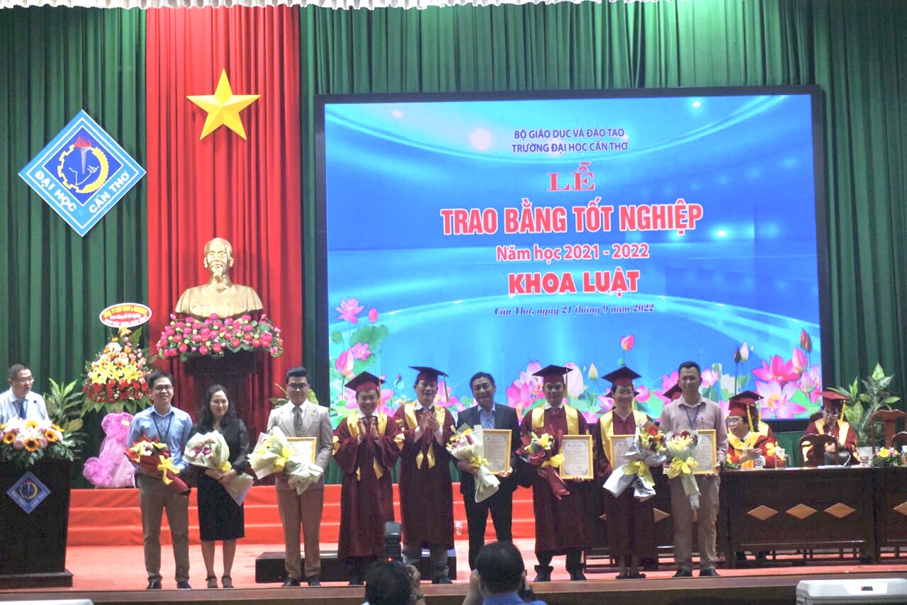 Tham Dự Lễ Tốt Nghiệp Khoa Luật - Trường Đại Học Cần Thơ